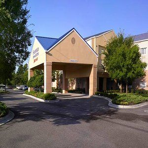 Hotel Fairfield & Airport 3*